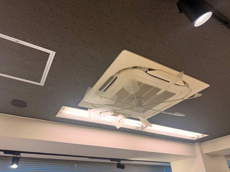 オフィスビルの天井カセット更新工事